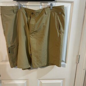 Magellan Outdoors Men's Tan Cargo Shorts